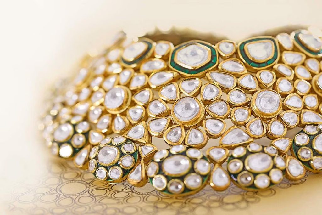 Help for Shoppers Seeking Antique Jewelry